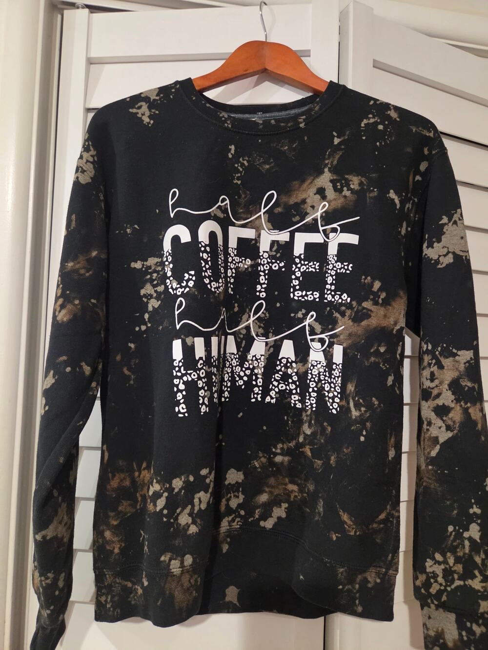 Athletic sweatshirt
Medium